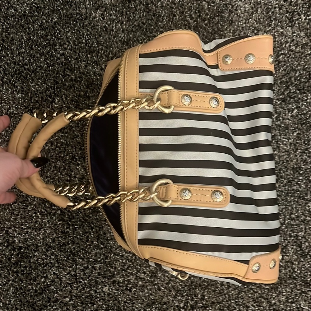 Henri Bendel vintage mint condition handbag w/compact mirror. No dustbag or box